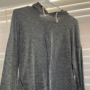 Random brand cropped long sleeve